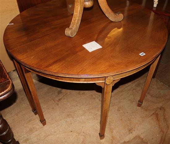 Reproduction mahogany dining table (one additional leaf)